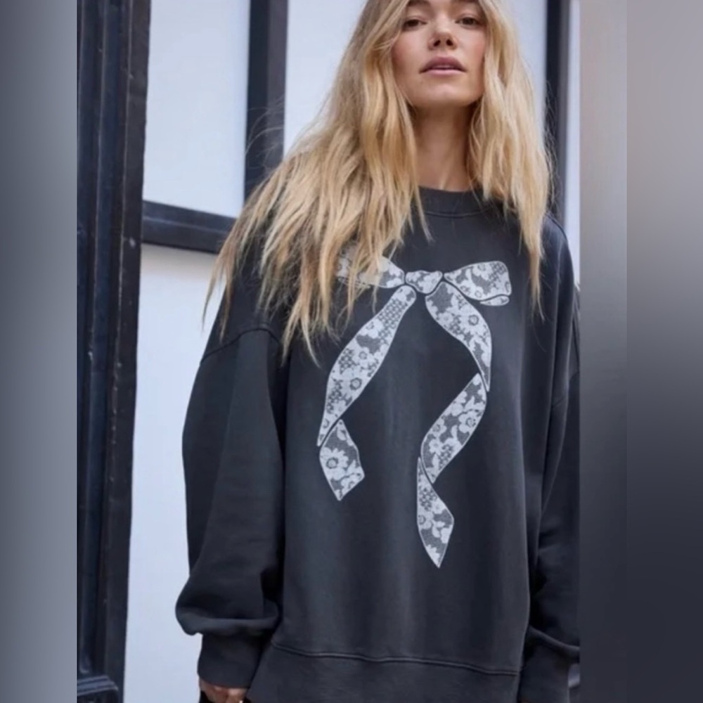Aerie Big Chill Bow Graphic Crew Sweatshirt Gray Size M oversized